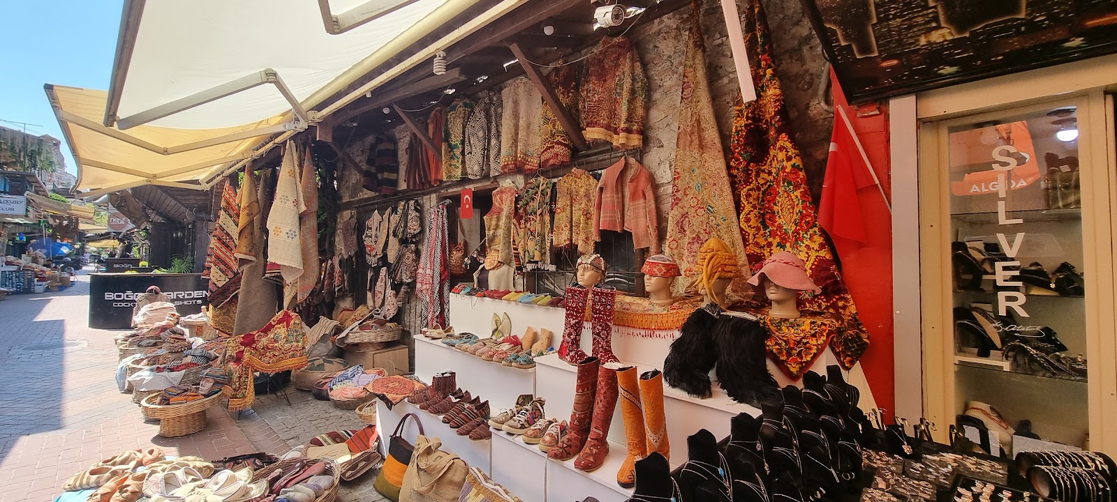 Handmade Turkish carpets and kilims